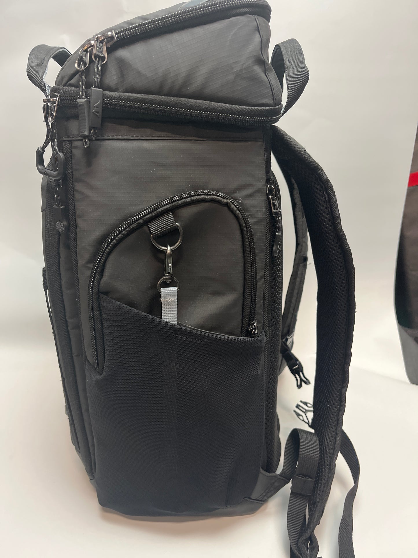 TITAN 26-CAN BACKPACK