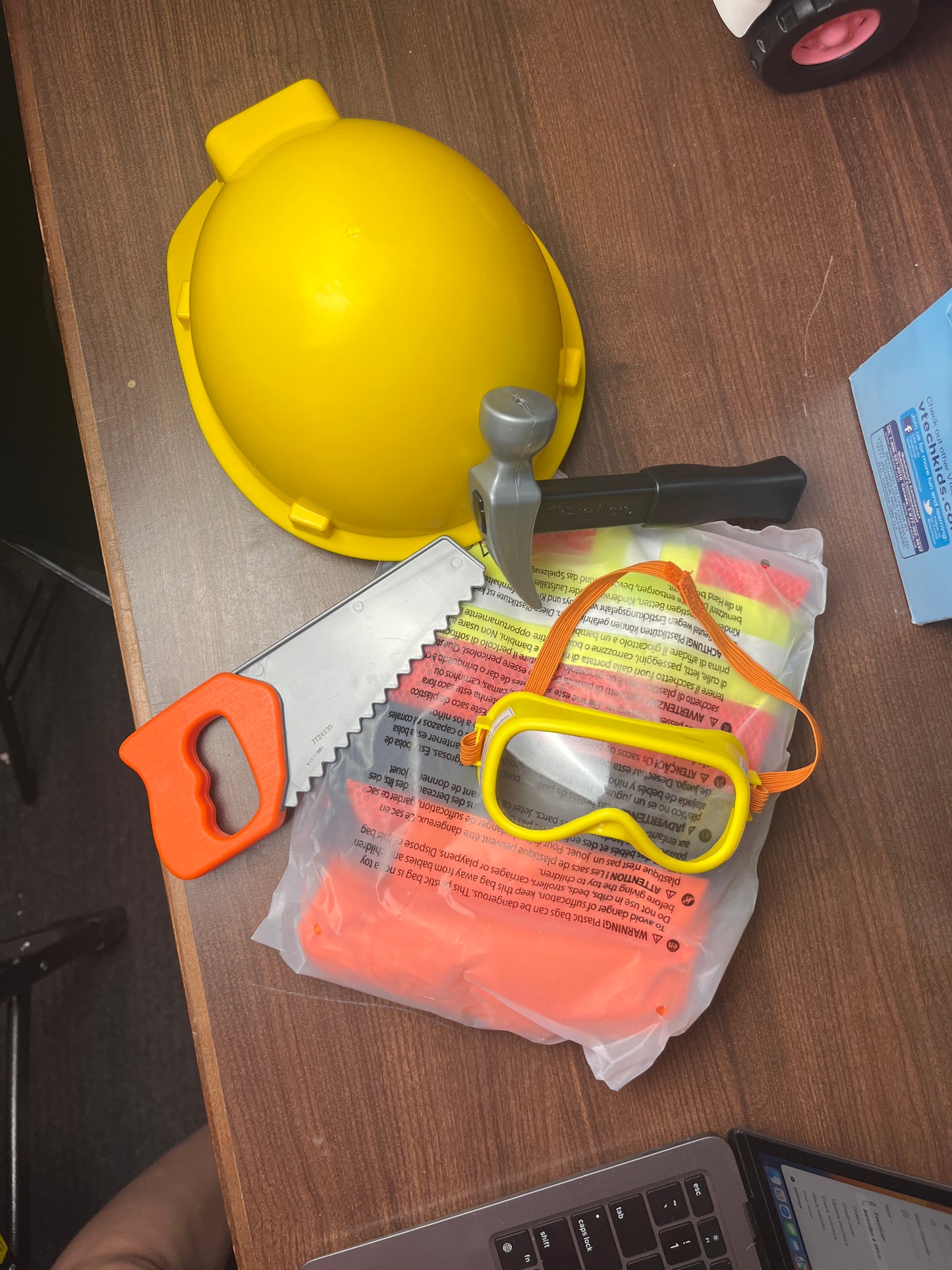 melissa and doug construction role play set